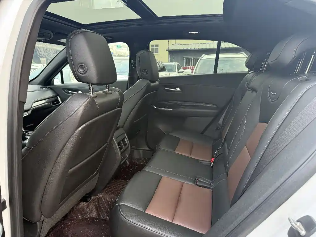 Cadillac XT4 28 T 2 WD Tech