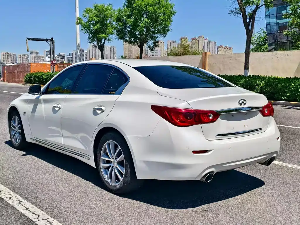Infiniti Q50 L 2.0 T Comfort