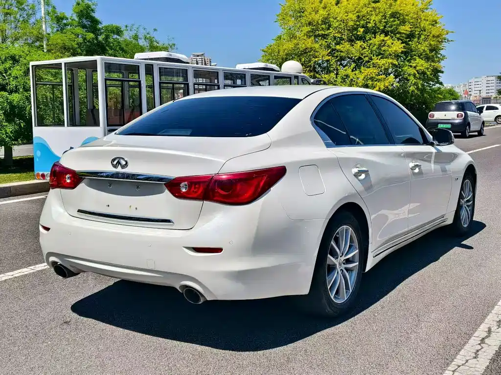 Infiniti Q50 L 2.0 T Comfort