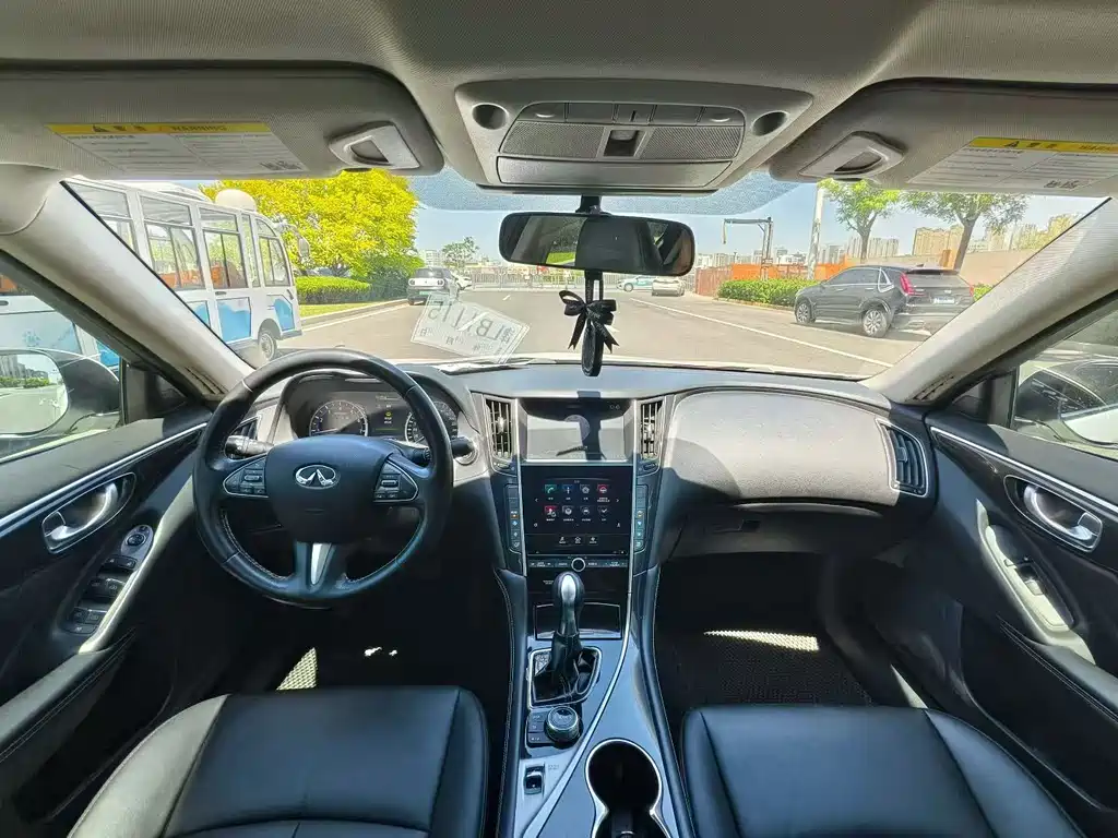 Infiniti Q50 L 2.0 T Comfort