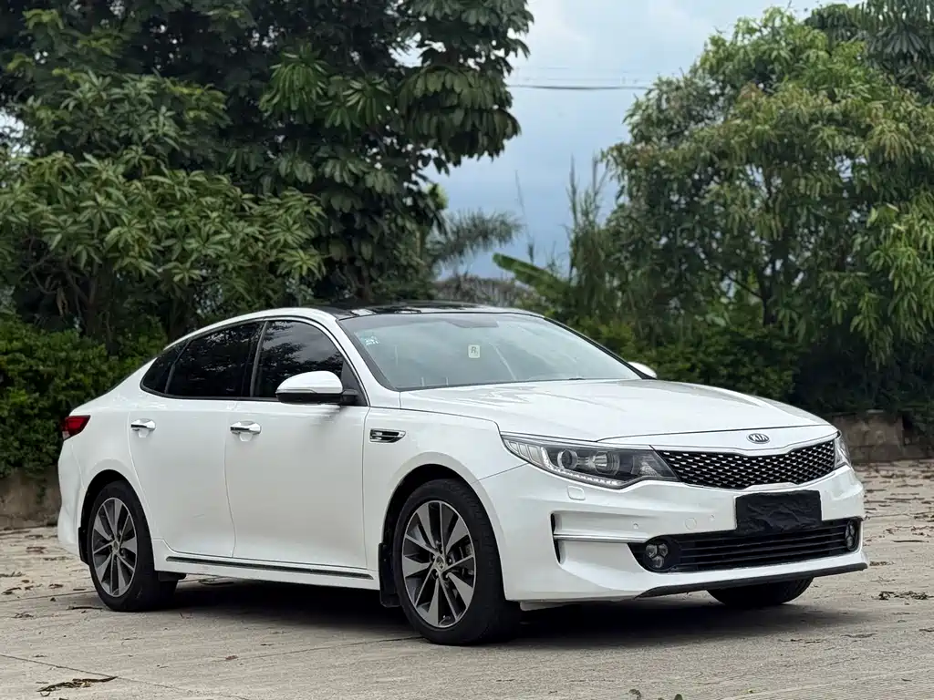 Kia K5 2.0 L Auto LUX