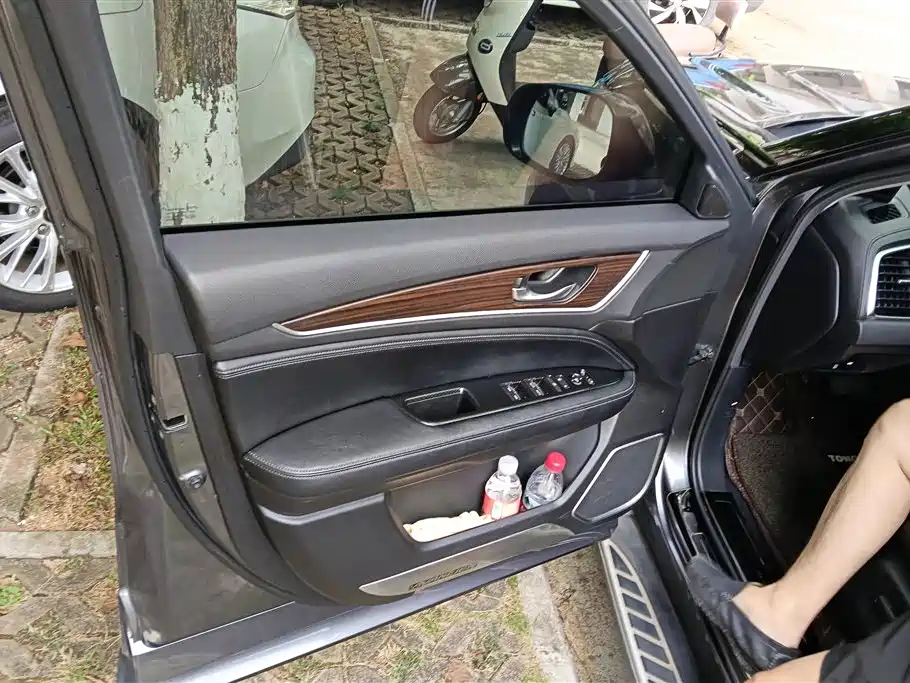 Avancier 240 TURBO 2 WD Luxury