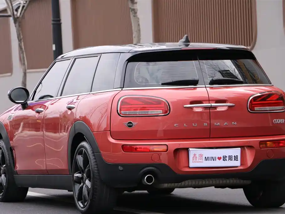MINI CLUBMAN 1.5 T COOPER Connoisseur