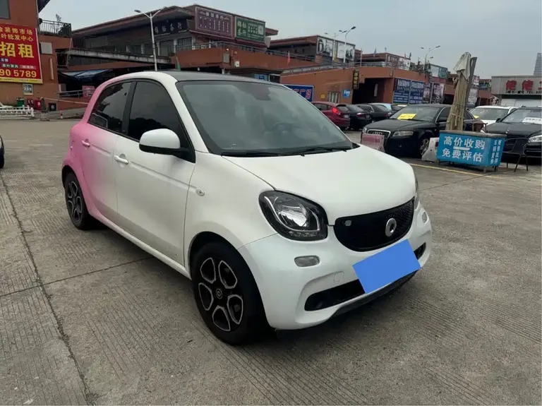 smart forfour 0.9 T 66 kW Pioneer