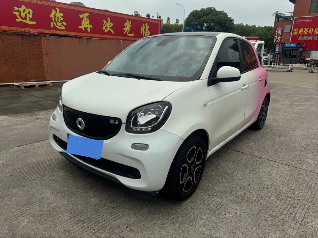 smart forfour 0.9 T 66 kW Pioneer