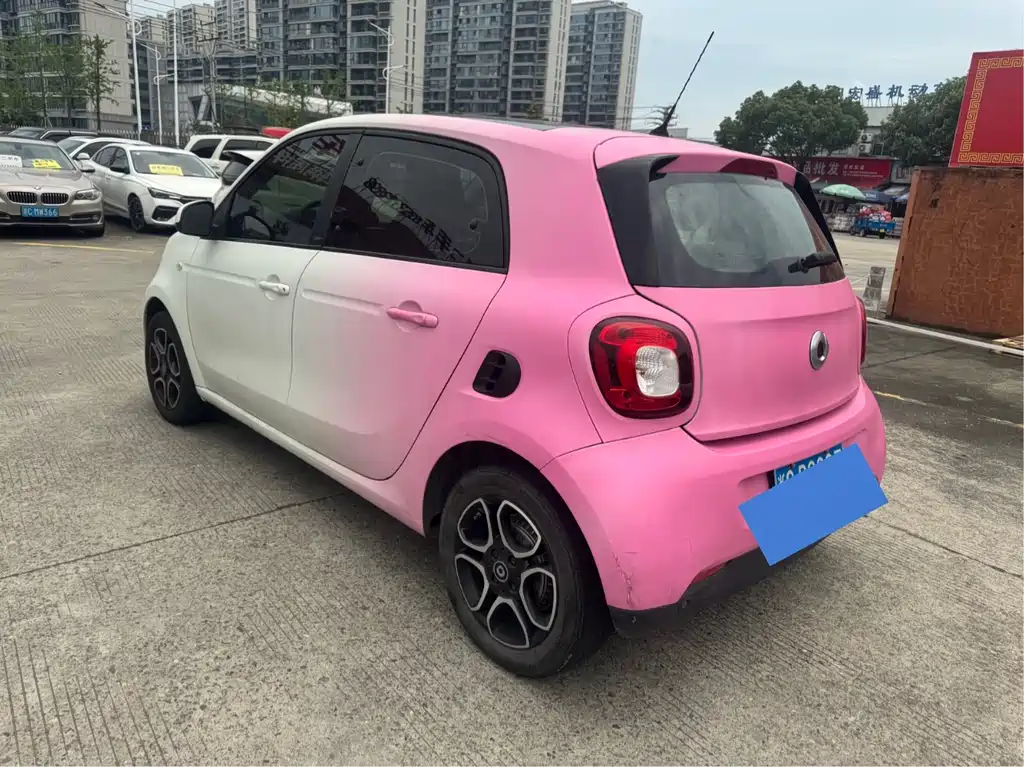 smart forfour 0.9 T 66 kW Pioneer