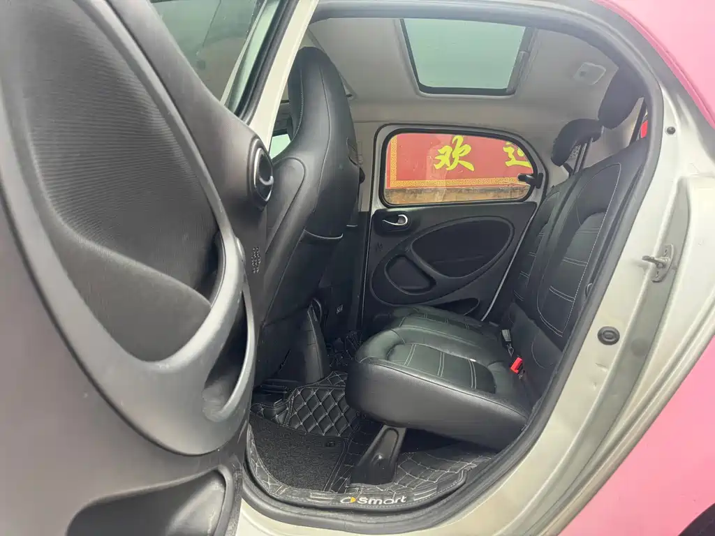 smart forfour 0.9 T 66 kW Pioneer