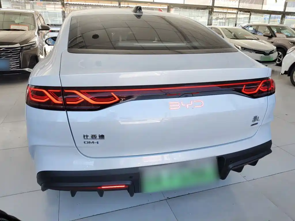 Qin L DM-i Smart Drive 80 KM Leading