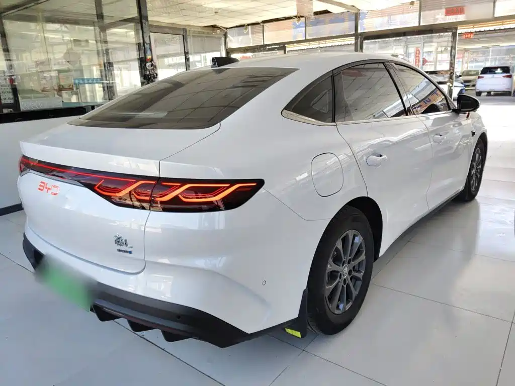 Qin L DM-i Smart Drive 80 KM Leading