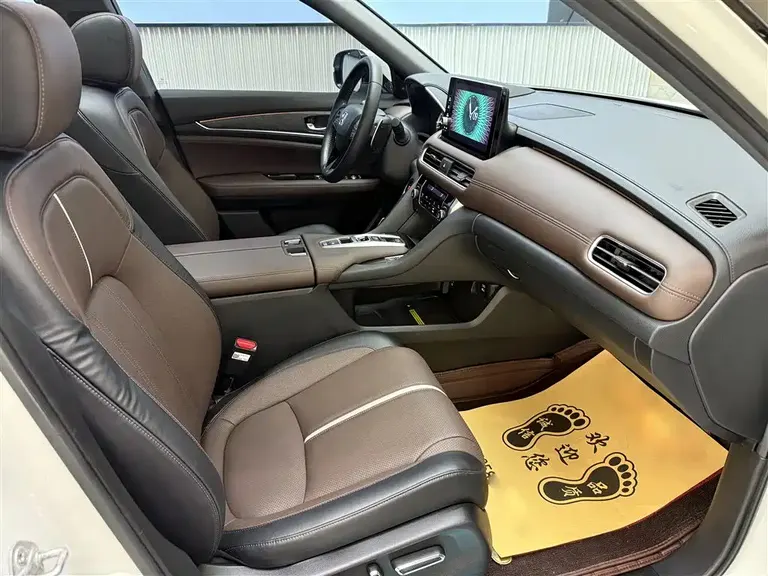 Honda UR-V 370 TURBO 2 WD Graceful