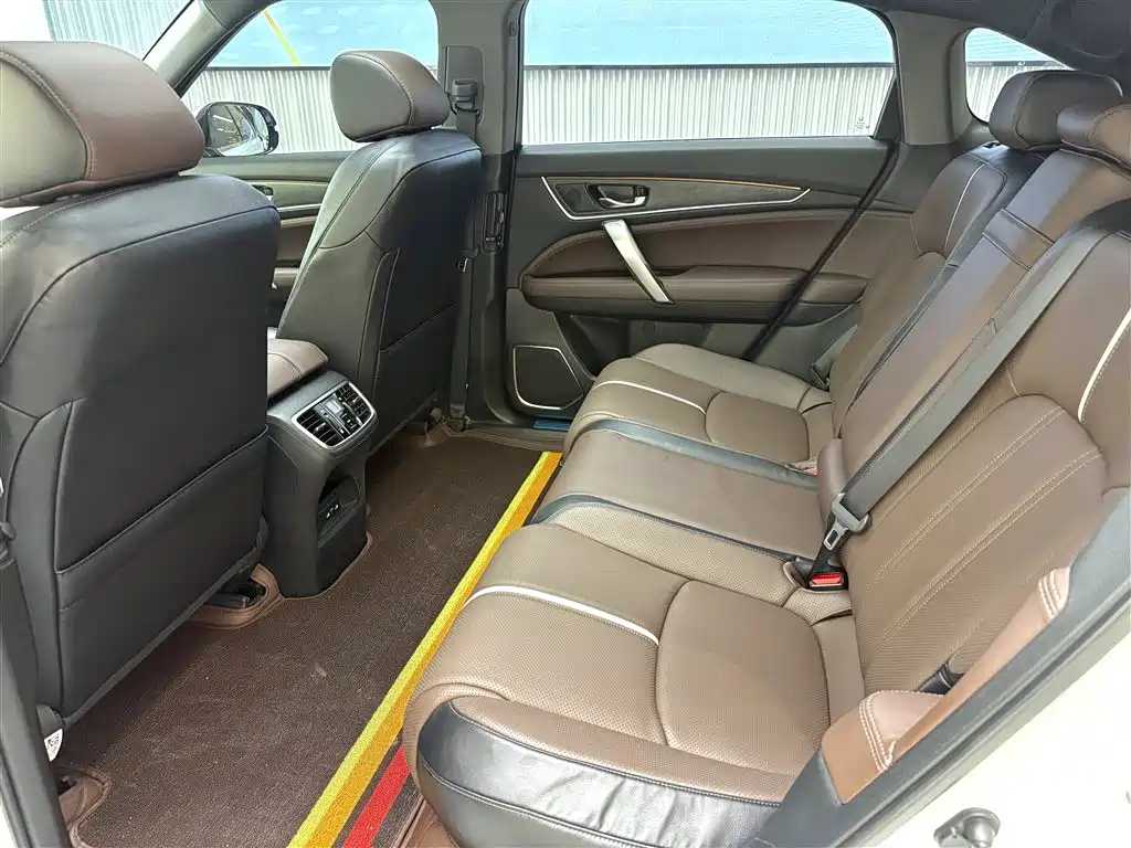 Honda UR-V 370 TURBO 2 WD Graceful