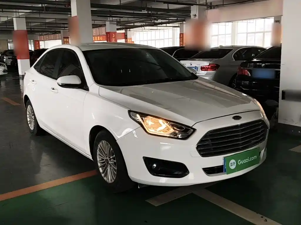 Escort 1.5 L Auto Comfort