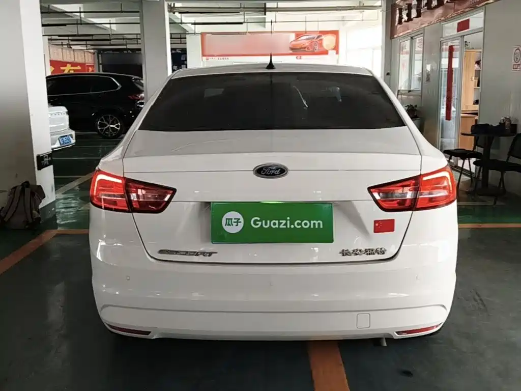 Escort 1.5 L Auto Comfort