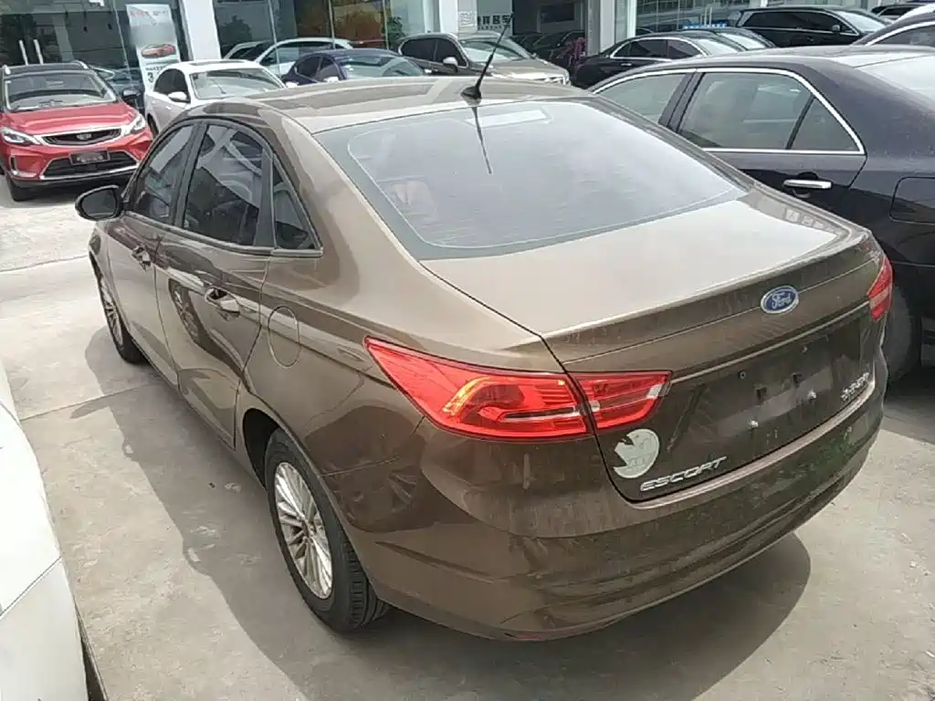 Escort 1.5 L Auto Comfort