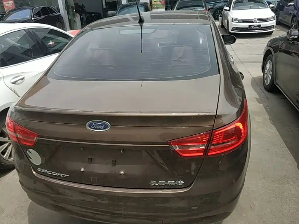 Escort 1.5 L Auto Comfort