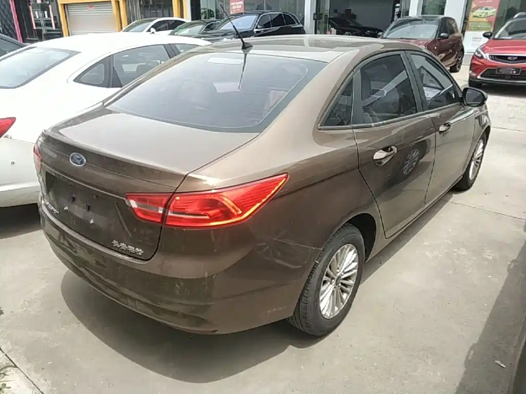 Escort 1.5 L Auto Comfort