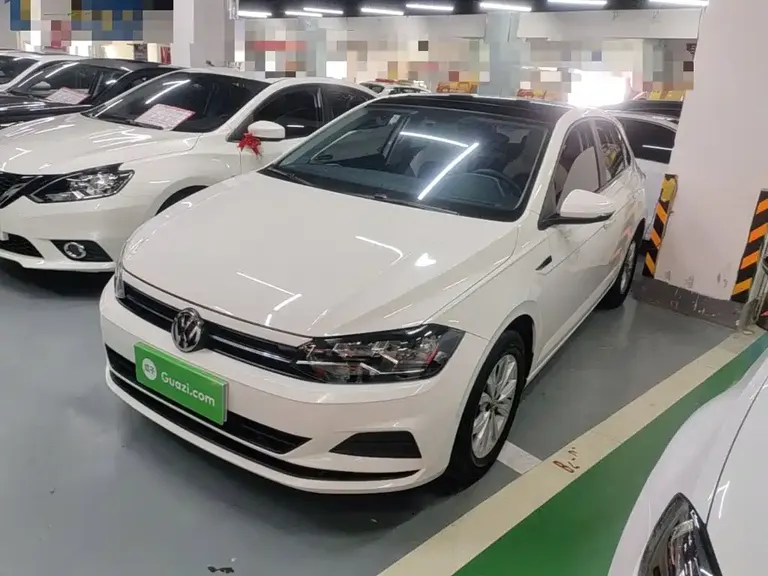 Volkswagen Polo Plus 1.5 L Auto Colorful Tech