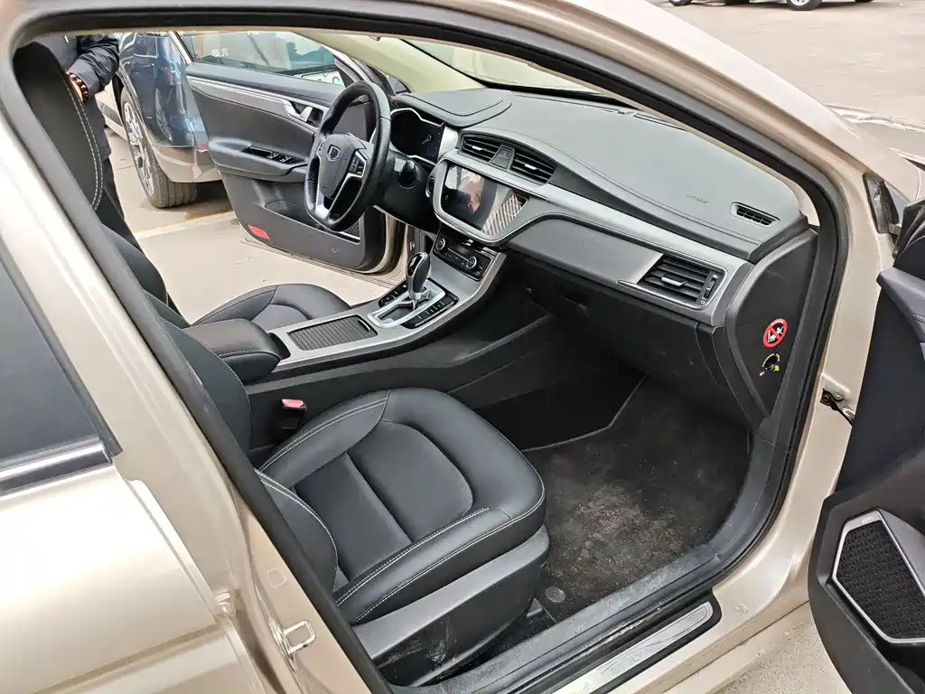 Emgrand GL 1.8 L DCT Elite Connected