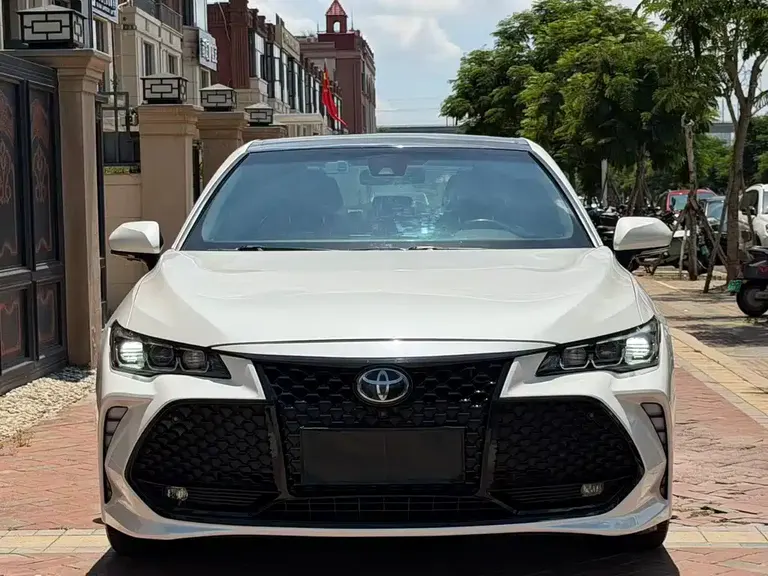 Toyota Avalon 2.5 L Touring Distinguished CN-V