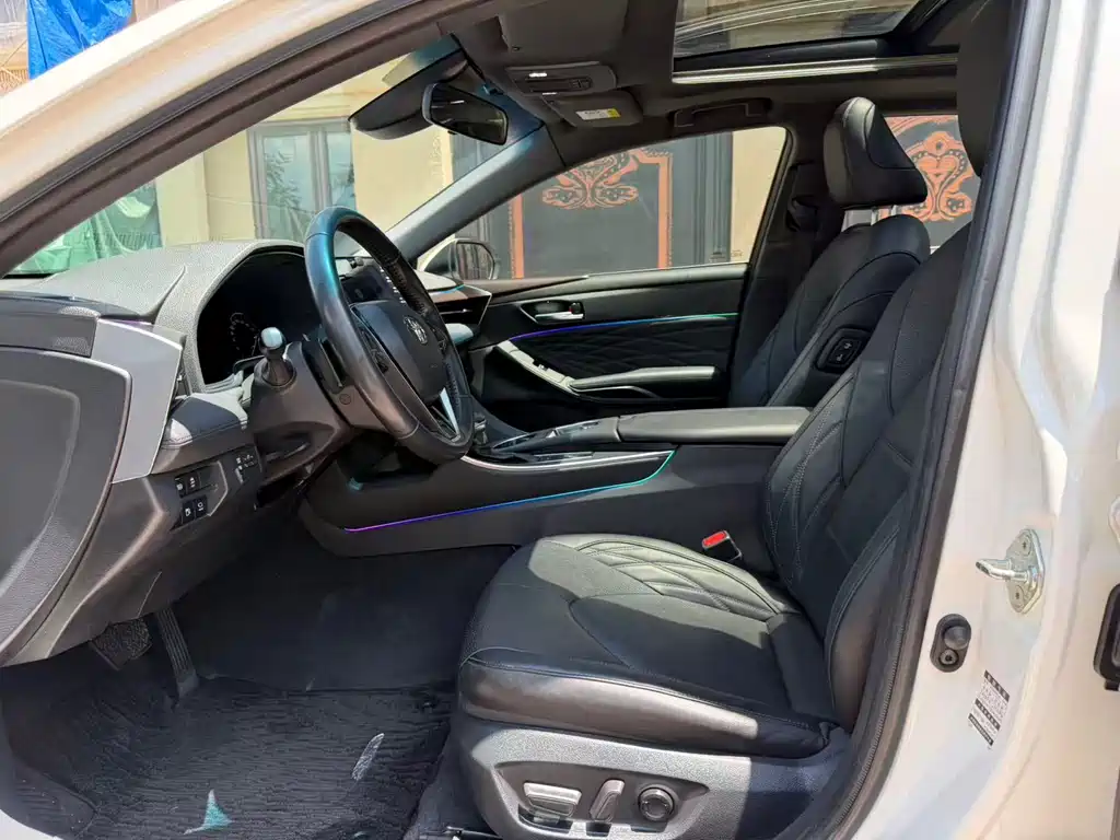 Avalon 2.5 L Touring Distinguished CN-V