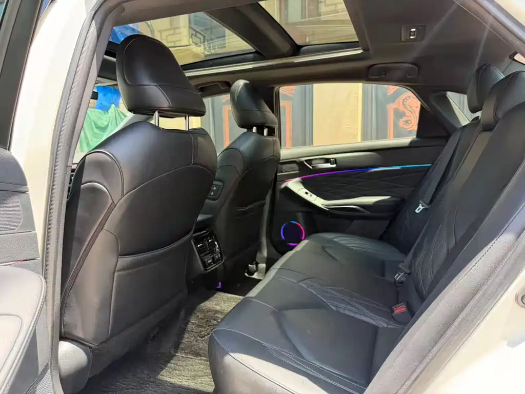 Avalon 2.5 L Touring Distinguished CN-V
