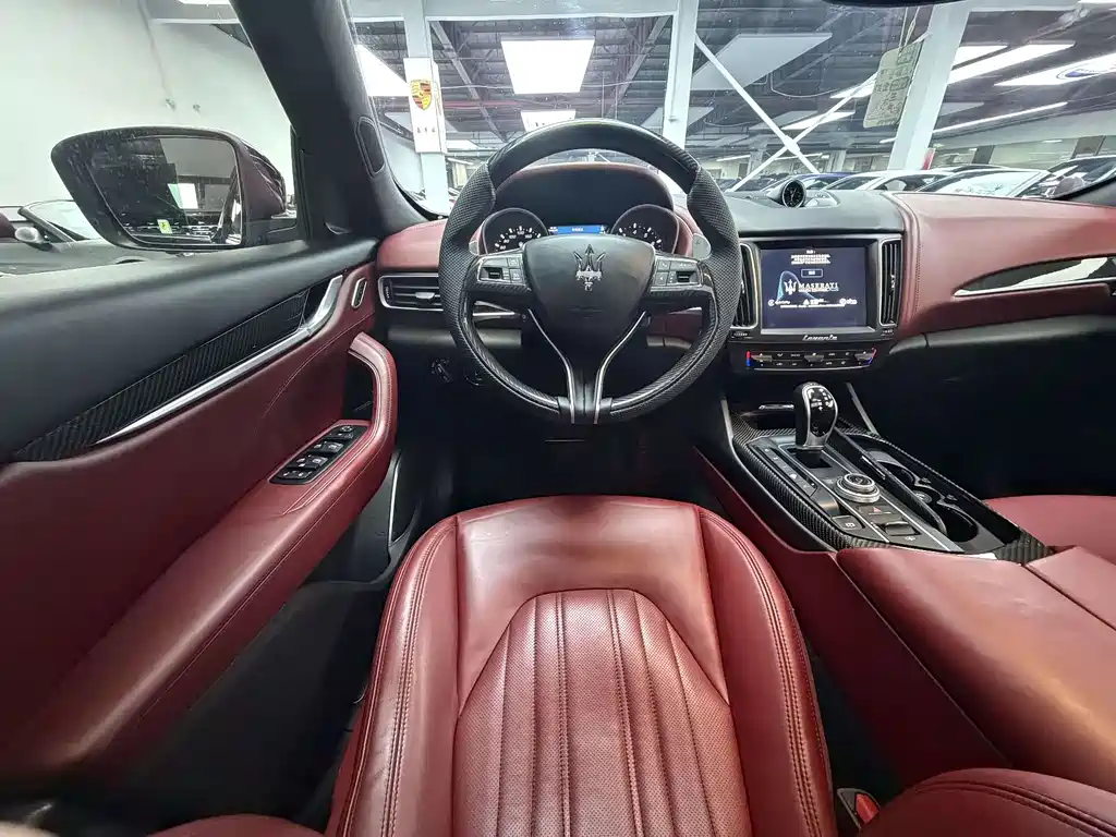 Levante 3.0 T Standard