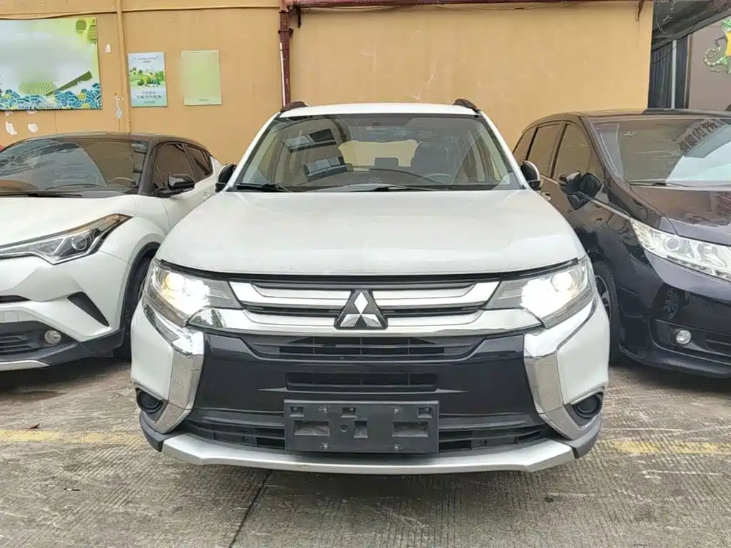 Outlander 2.0 L 2 WD Style 5-seat