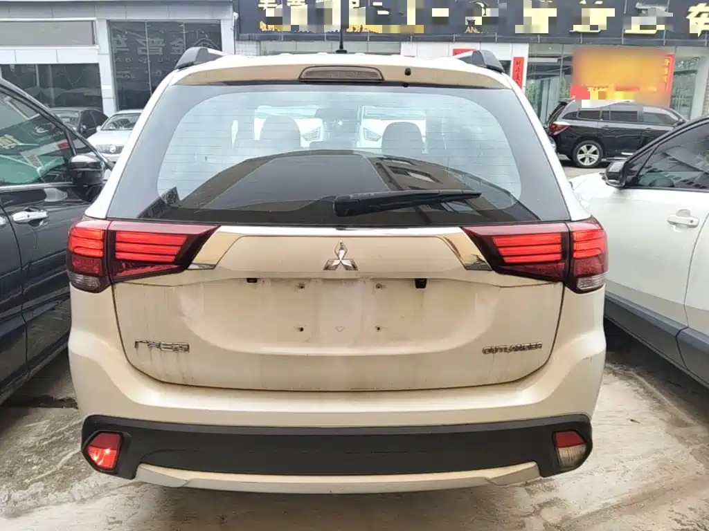 Outlander 2.0 L 2 WD Style 5-seat
