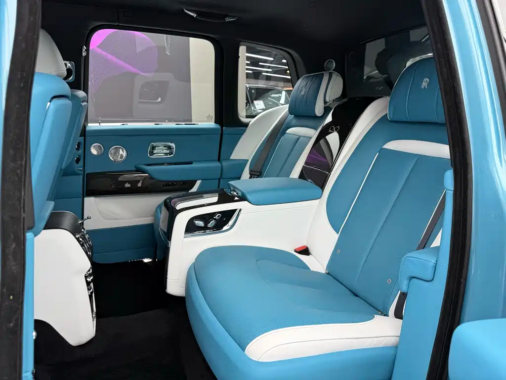 Cullinan Black Badge