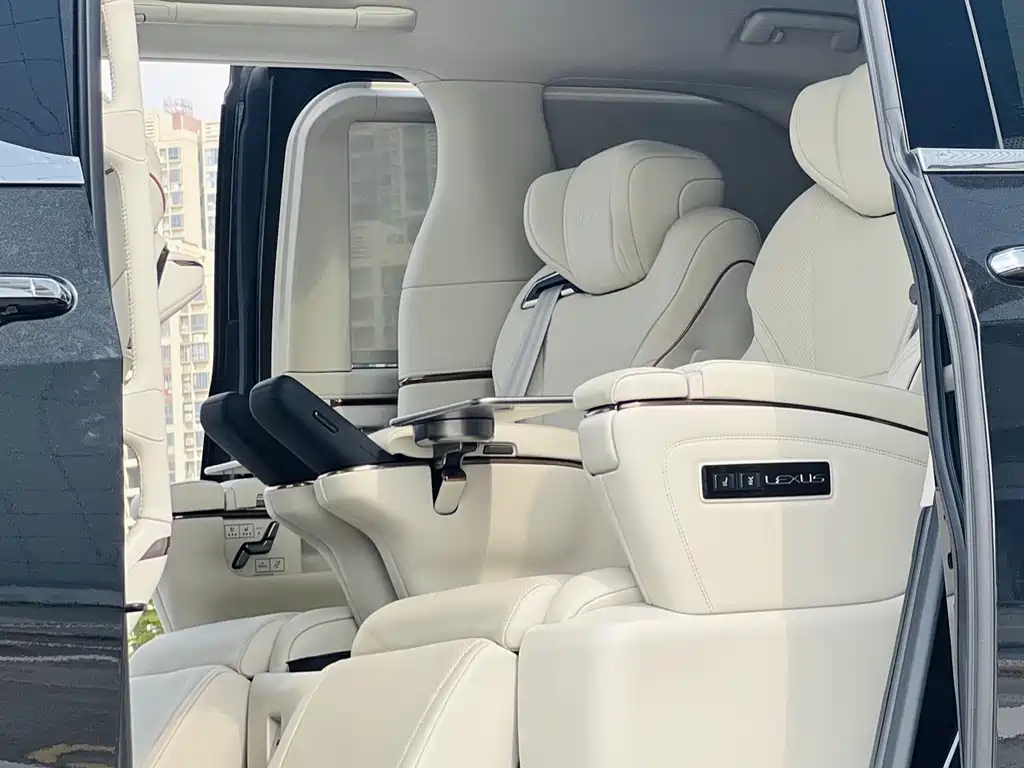 Lexus LM 500 h 6-seat Supreme