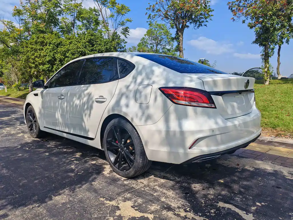 MG6 20 T Auto Sport