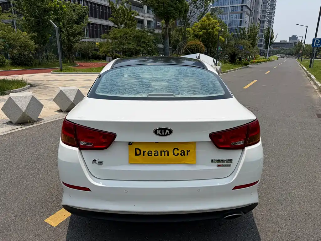 Kia K5 2.0 L Auto GL