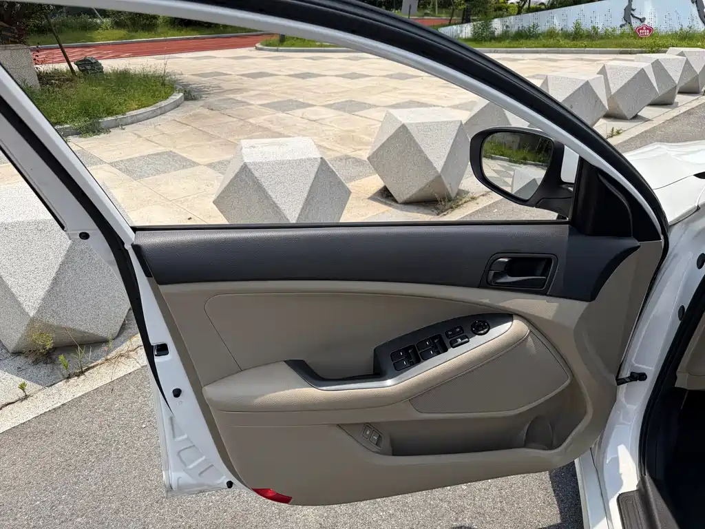 Kia K5 2.0 L Auto GL