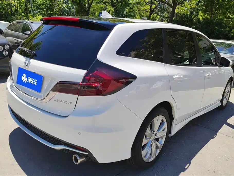 Jade 1.8 L Auto Comfort 5-seat