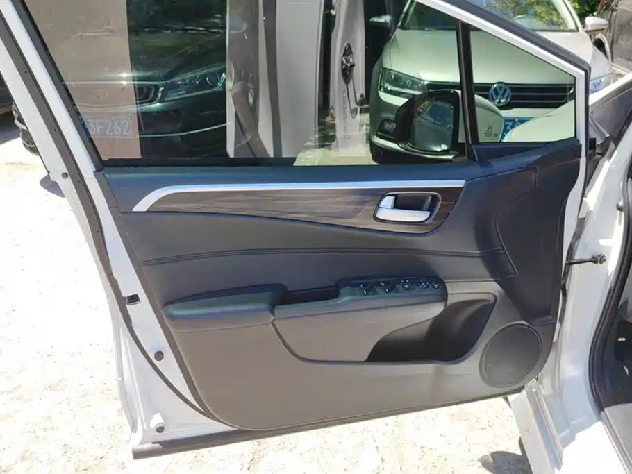 Jade 1.8 L Auto Comfort 5-seat