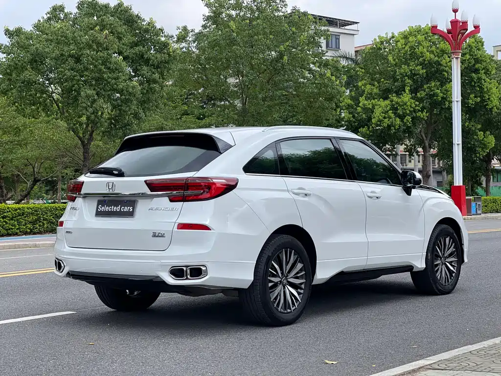 Avancier 370 TURBO 4 WD Premium