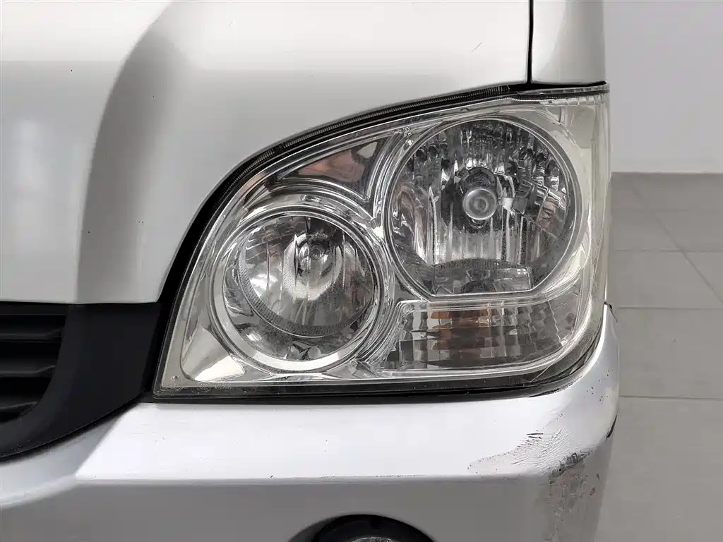 Wuling Zhiguang 五菱之光 2010款 1.0 L立业版