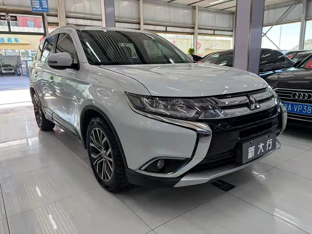Outlander 2.4 L 4 WD Elite 5-seat
