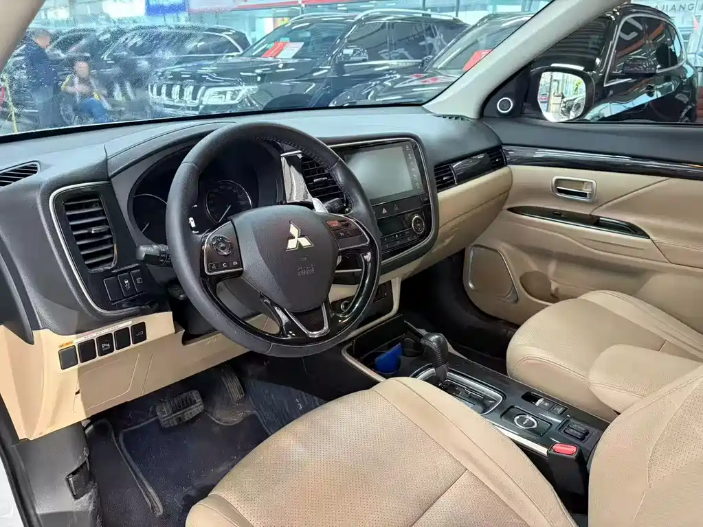 Outlander 2.4 L 4 WD Elite 5-seat