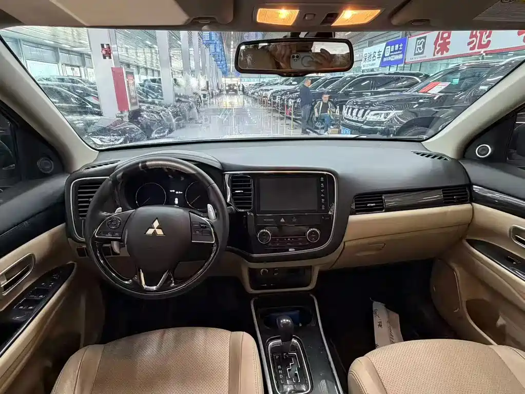 Outlander 2.4 L 4 WD Elite 5-seat