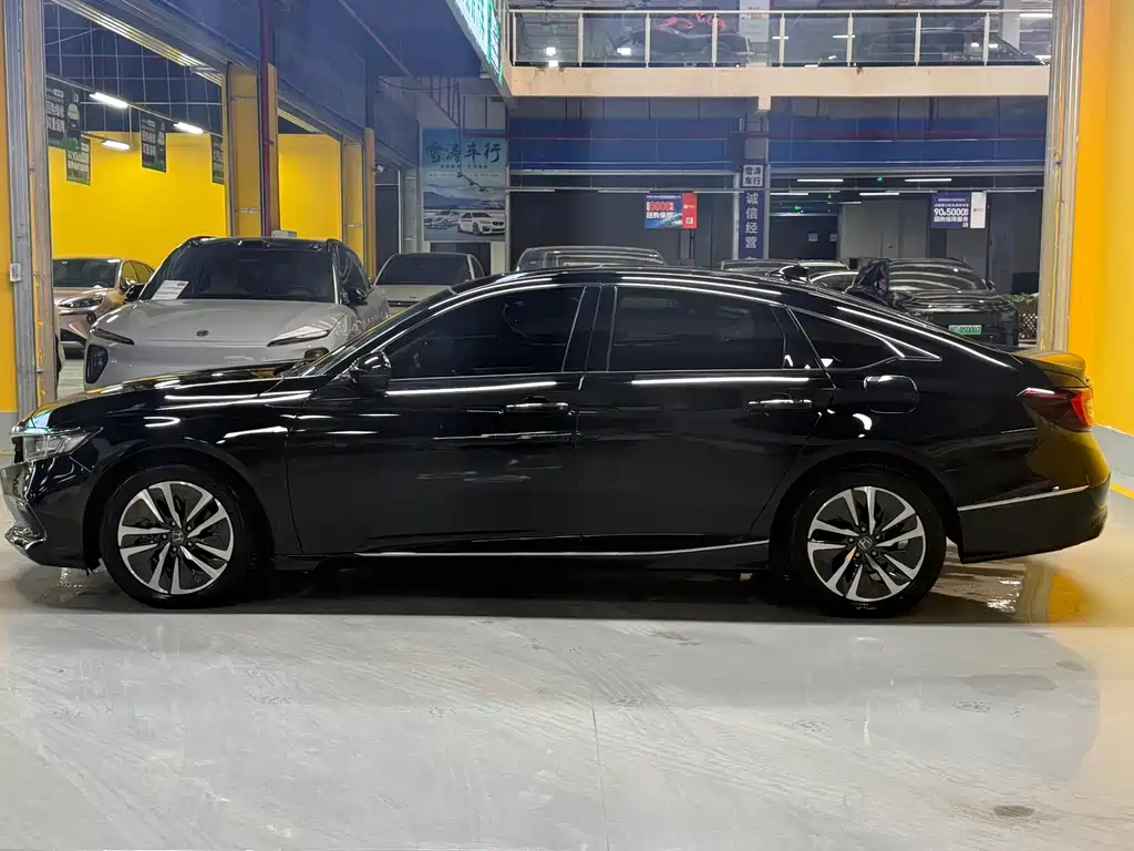 Accord Sharp· Hybrid 2.0 L Sharp Leading