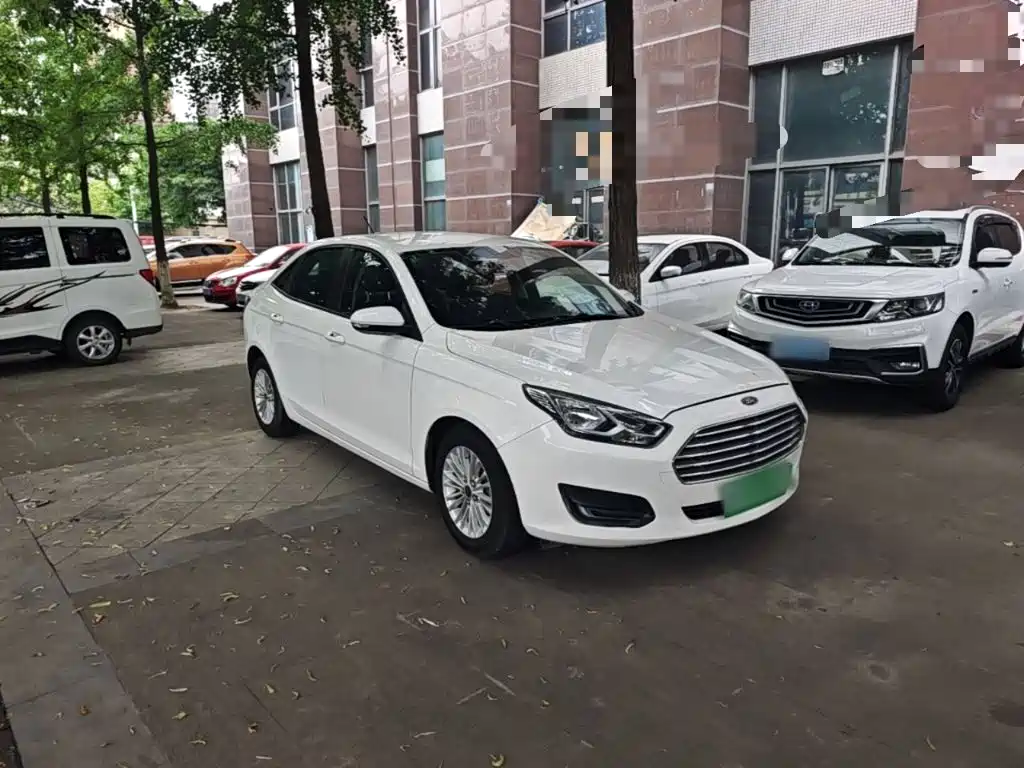 Escort Facelift 1.5 L Manual Comfort