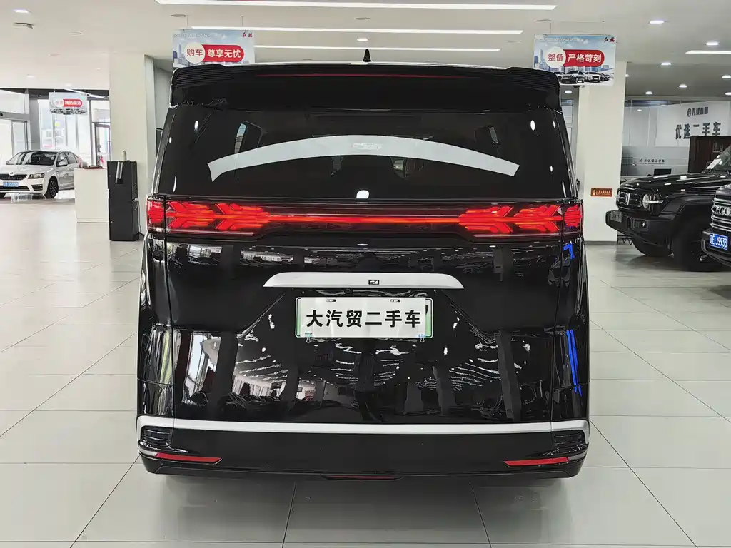 Denza D9 DM-i 980 4 WD Distinguished
