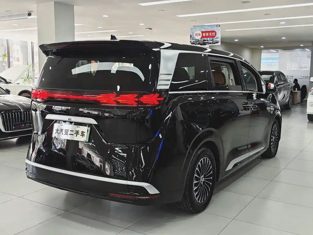 Denza D9 DM-i 980 4 WD Distinguished