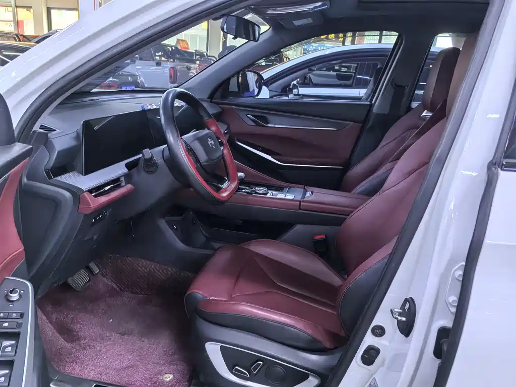 Changan CS75 PLUS 2 nd Gen 2.0 T Auto Distinguished