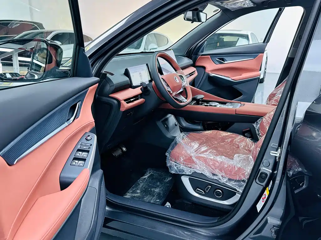 Changan CS75 PLUS Smart Champion 1.5 T New Blue Whale Smart Navigation