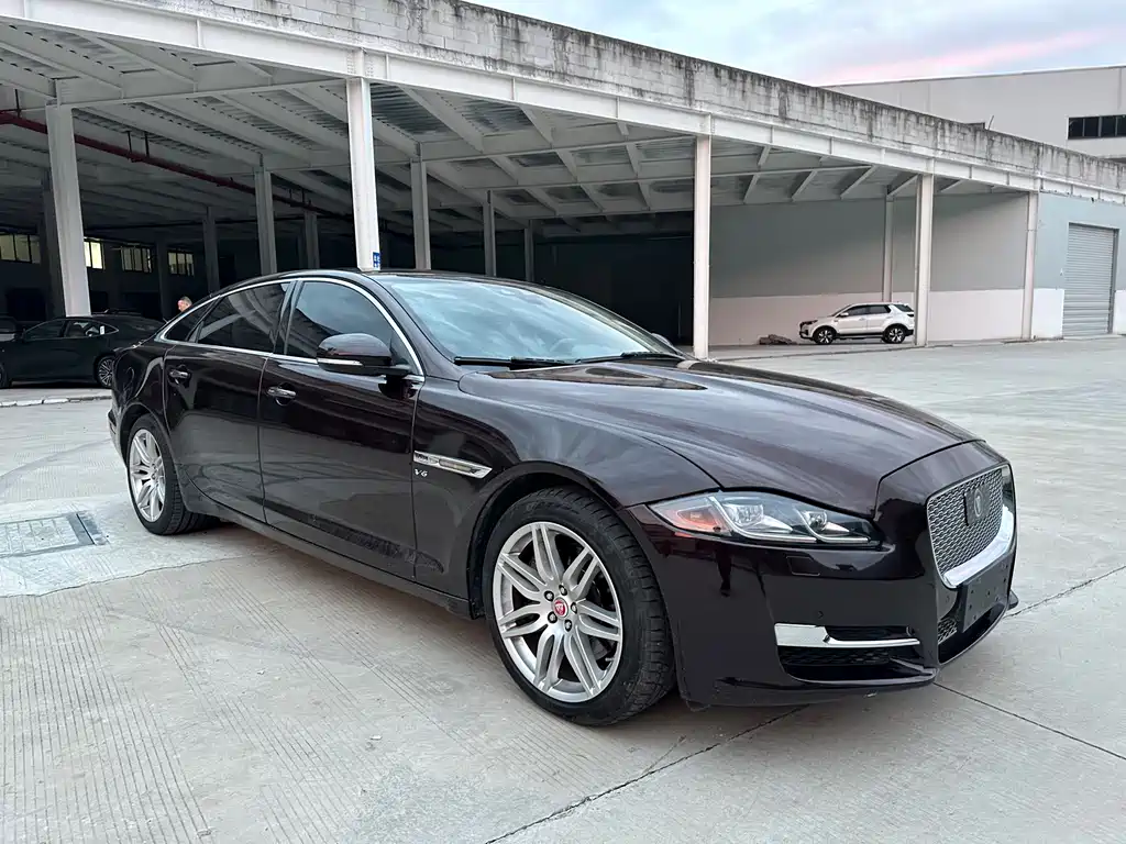 Jaguar XJ XJL 3.0 SC 2 WD Graceful Business