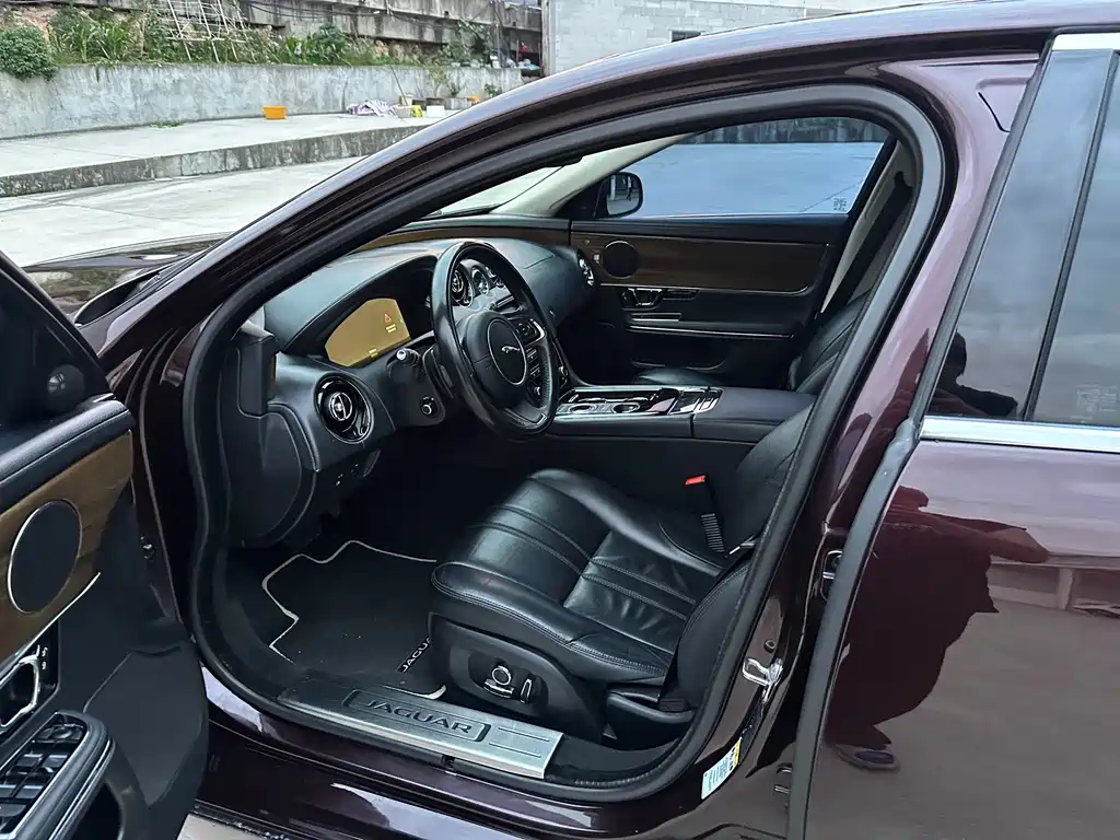 Jaguar XJ XJL 3.0 SC 2 WD Graceful Business