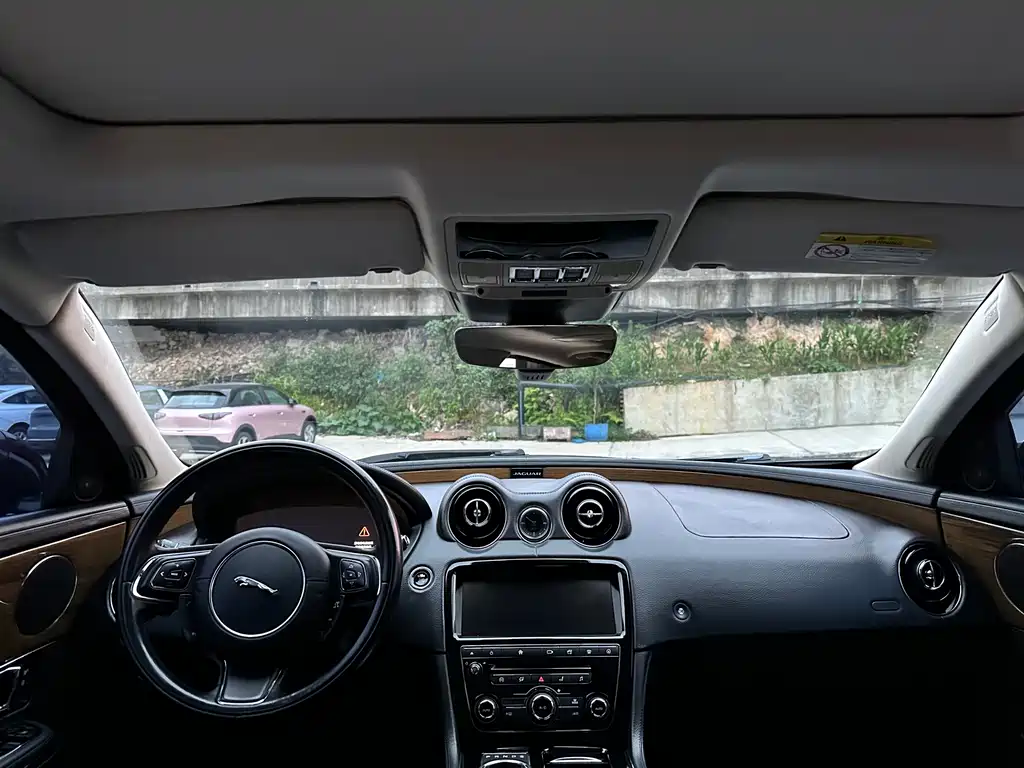 Jaguar XJ XJL 3.0 SC 2 WD Graceful Business
