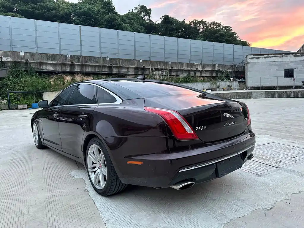 Jaguar XJ XJL 3.0 SC 2 WD Graceful Business